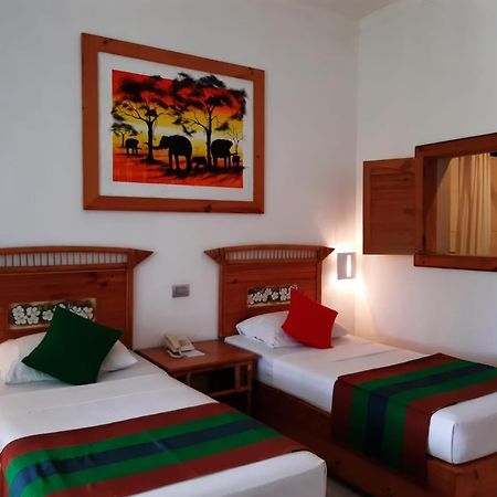 The Oasis Beach Resort Hambantota Exterior foto